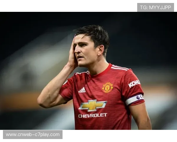 波斯特科格卢攻势足球风险，防线残缺易被反击